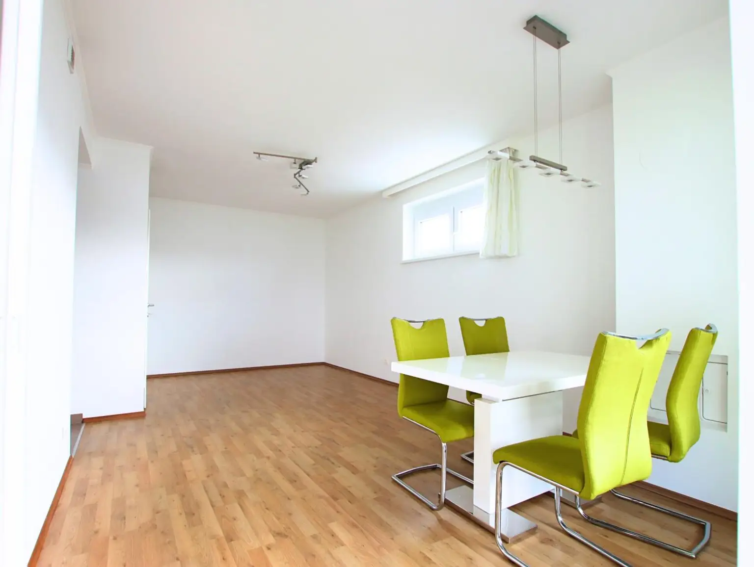 WIE NEU! Moderne 2 Zimmer Wohnung mit Loggia in Top Lage!