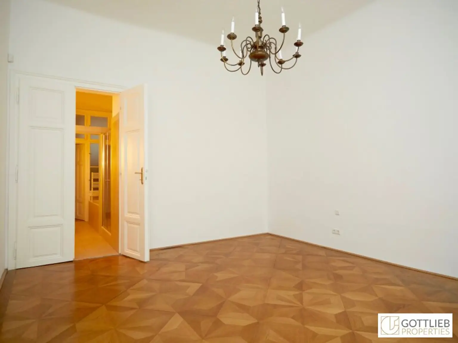 Bestlage Hamerlingplatz! 6-Zimmer-Stilaltbau-Apartment mit herrlicher West-Loggia und optionalem Tiefgaragenplatz in Grünruhelage