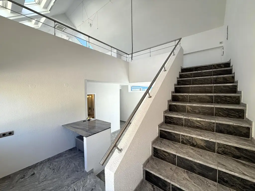 Ansprechendes Atelier, Loft, Dachterrasse inkl. PP im Neunzehnten // Attractive Studio, loft, roof terrace incl. parking in the nineteenth //