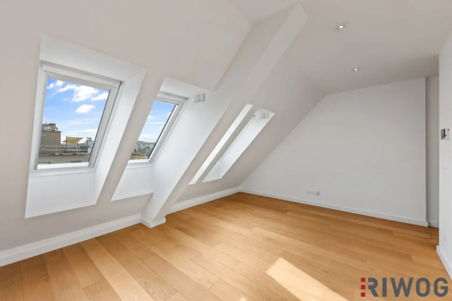 Moderne 3-Zimmer DG-Wohnung zwei Außenflächen und Traumausblick