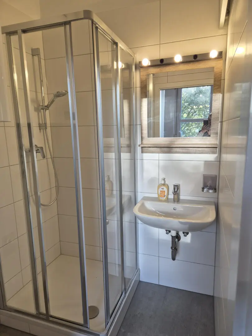 2 Zimmer mit Balkon