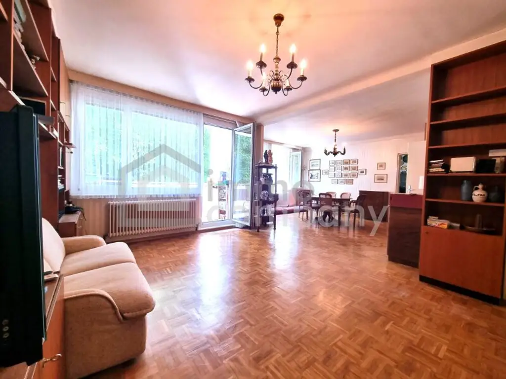 TOP-LAGE NAHE ROTER BERG!! Ruhig gelegene, lichtdurchflutete FAMILIENWOHNUNG – Auch trennbar!