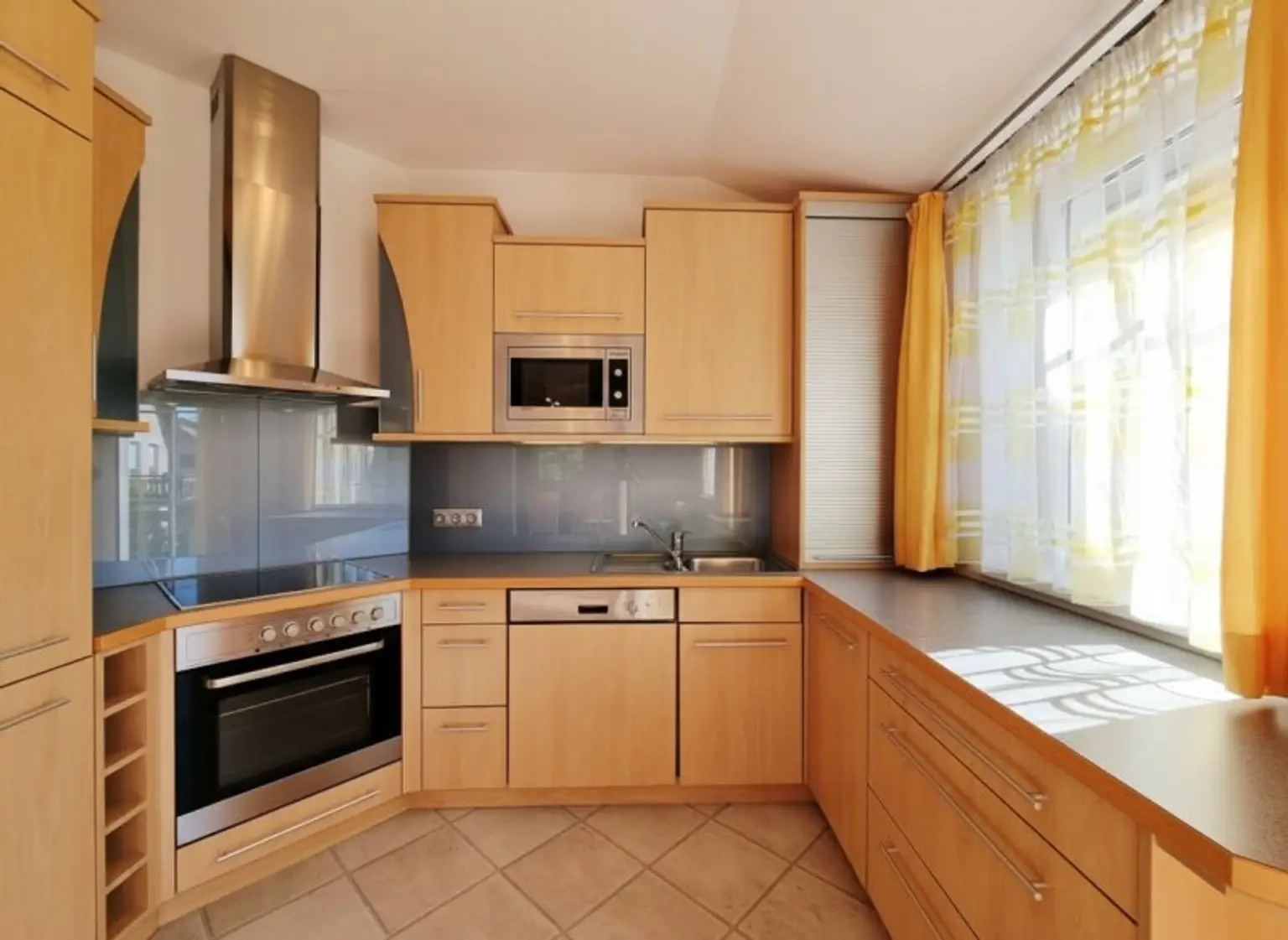 Naturnahes Wohnen mit exklusivem Extra: Schwimmteich in der Anlage