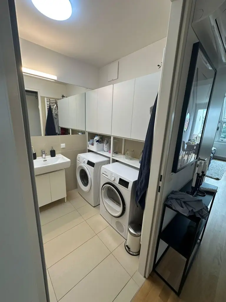 Klimatisierte Neubauwohnung mit hofseitigem Balkon im Dachgeschoss!!!