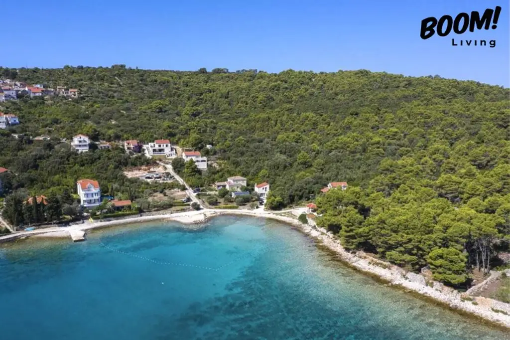Mediterraner Traum trifft moderne Urbanität - Stillvolle Design Villa im Herzen der Insel Iz