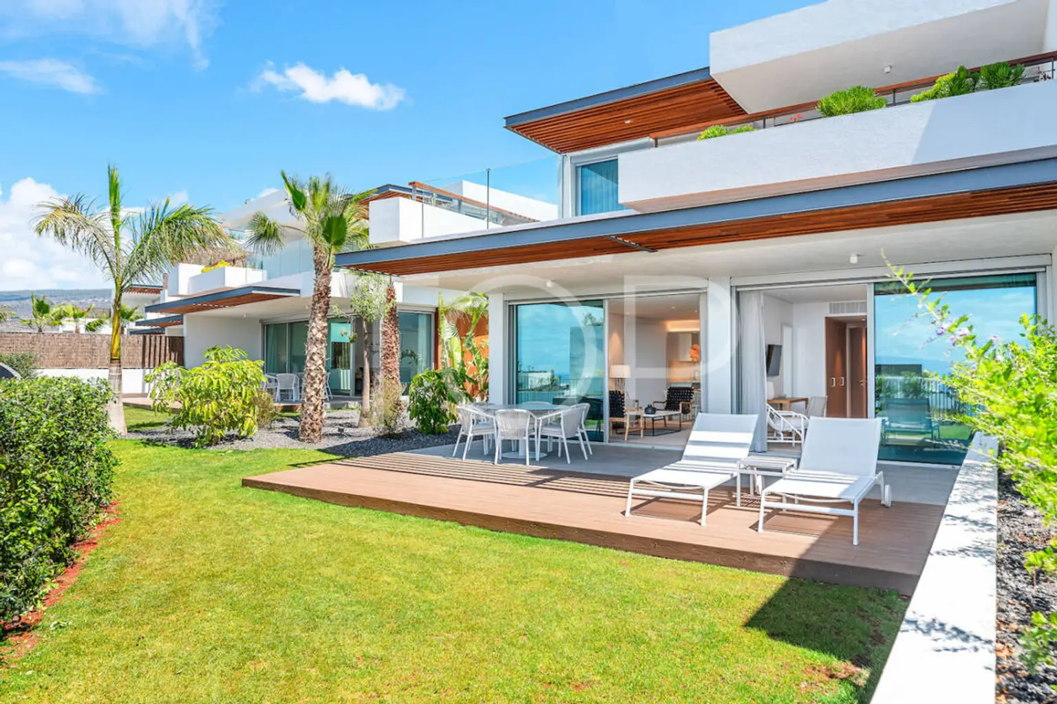 Amplio apartamento de lujo con jardín y vistas al mar en Abama Golf Resort