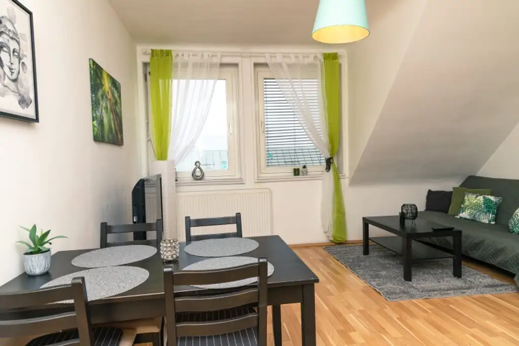 Vollmöblierte Dachgeschoss-3-Zimmer-Wohnung Nähe WU/ WG geeignet