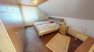 Schlafzimmer DG