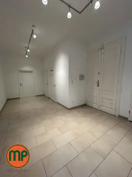 Altbau-Büro mit Flair in Toplage inkl. Alarmanlage und Sicherheitstüre