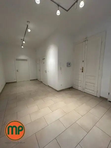 Altbau-Büro mit Flair in Toplage inkl. Alarmanlage und Sicherheitstüre