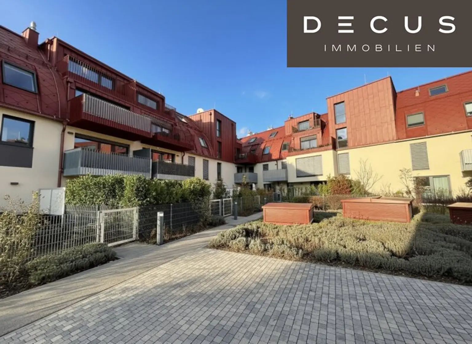 | 2 ZIMMER WOHNUNG MIT BALKON | GARAGENSTELLPLATZ MIT E-LADESTATION | AUSGEZEICHNETE NATURNAHE LAGE | NEUBAU |