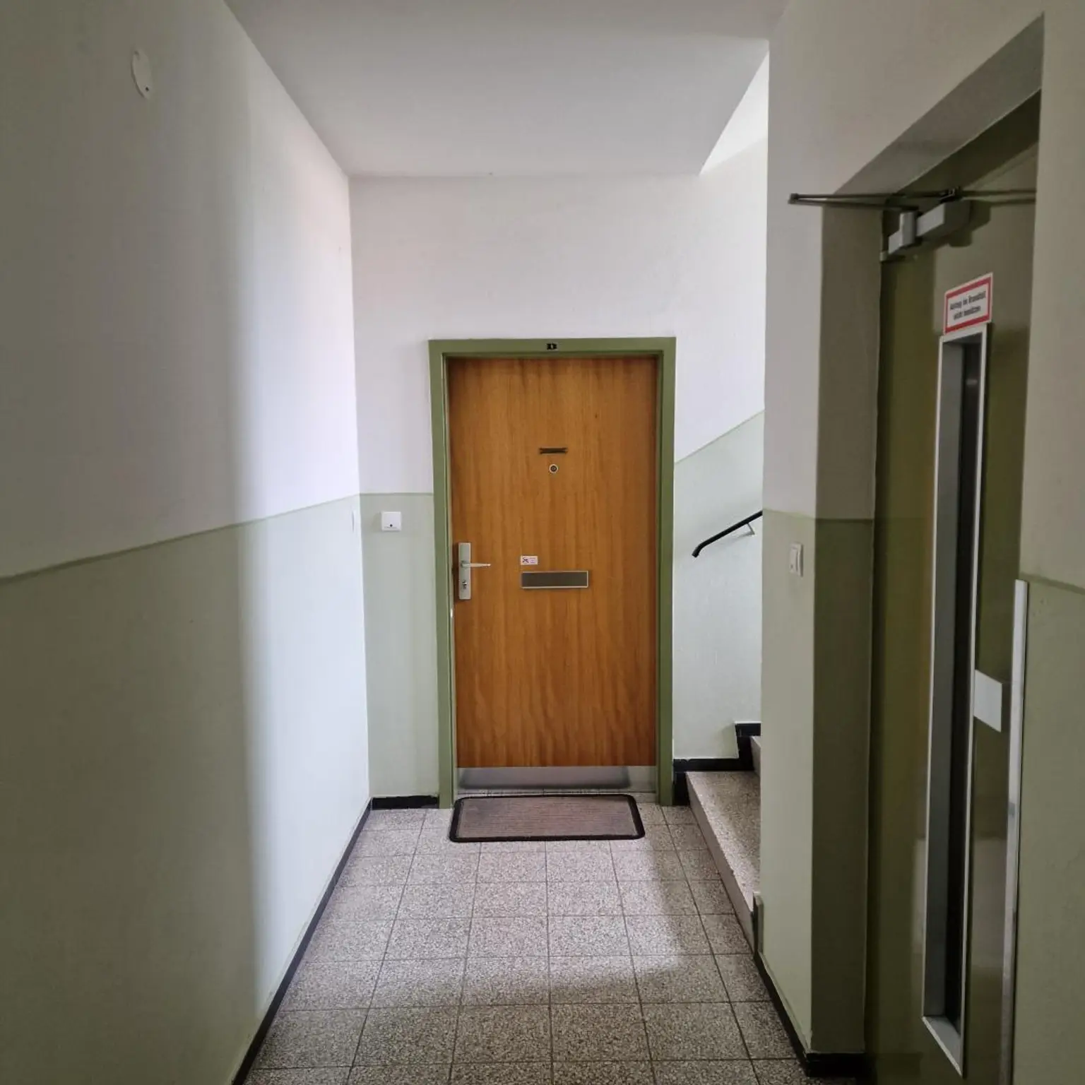 Gut aufgeteilte 4-Zimmer-Wohnung mit Balkon; barrierefreier Zugang vorhanden!