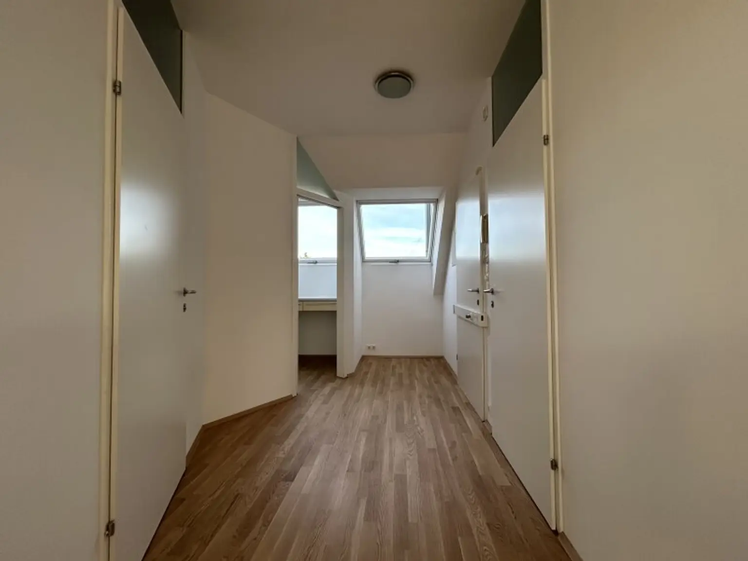 DACHGESCHOSS + 42m² TERRASSEN + FERNSICHT + SONNIG + RUHELAGE + TOPZUSTAND!