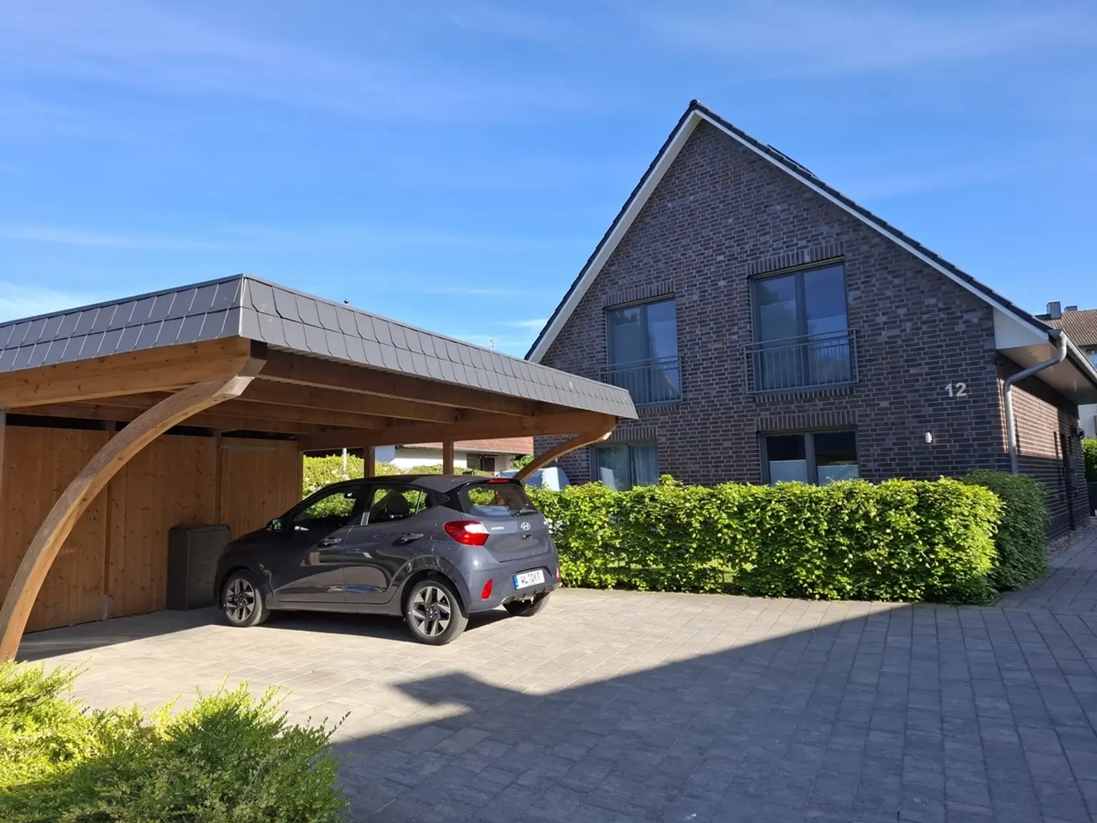 Frontansicht OG / Carport