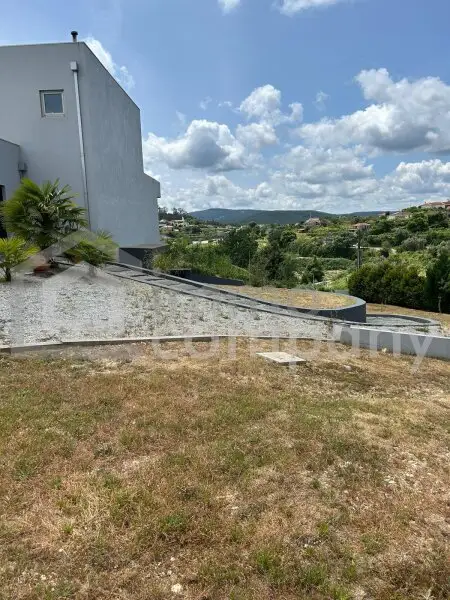 Traumvilla in Castelo de Paiva: Neuwertig, 600m², 5 Zimmer – Ihr neues Zuhause für 1,2 Mio. €!