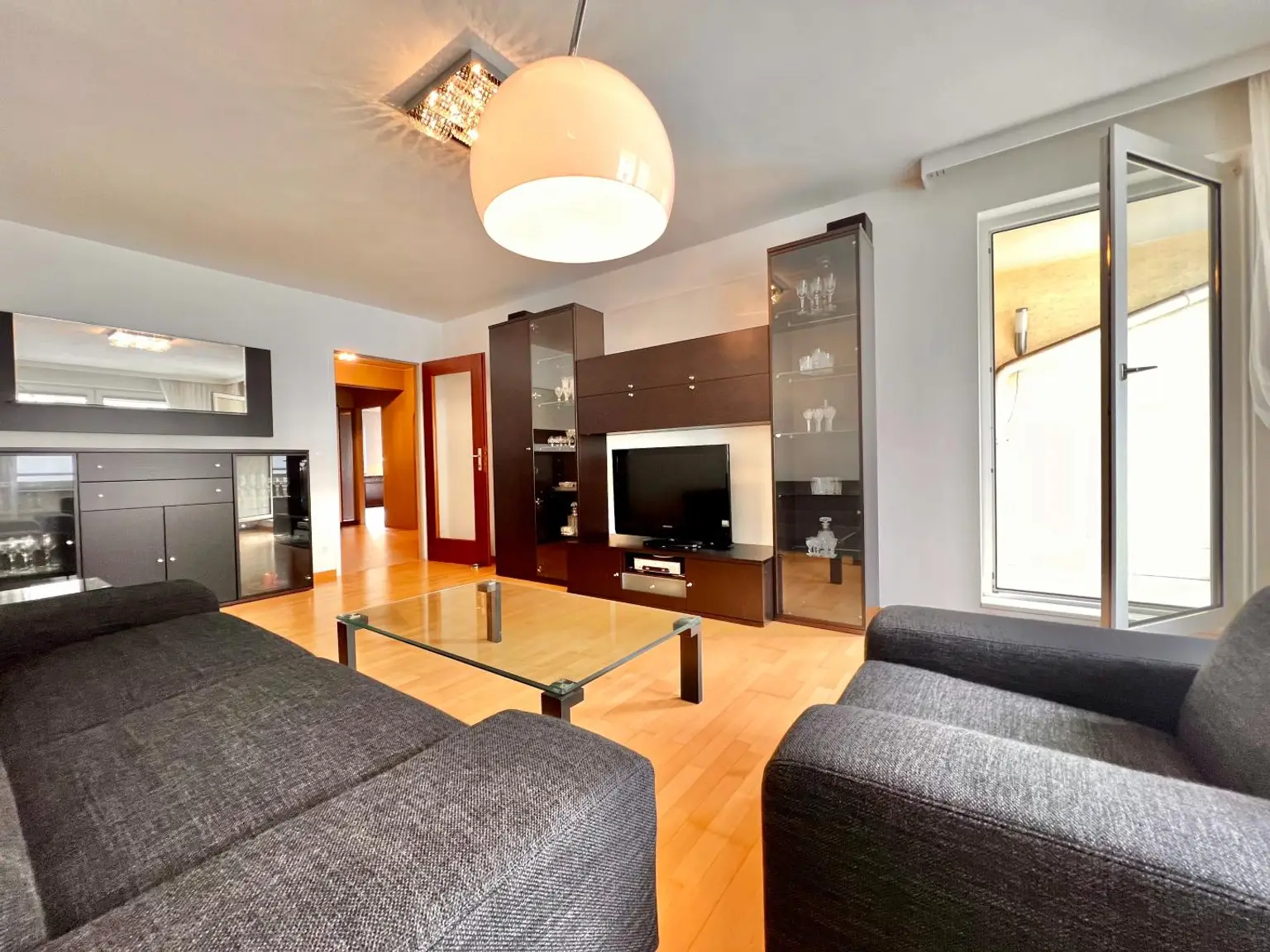 Familientauglich! 4 Zimmer + Loggia nähe Brunnenmarkt