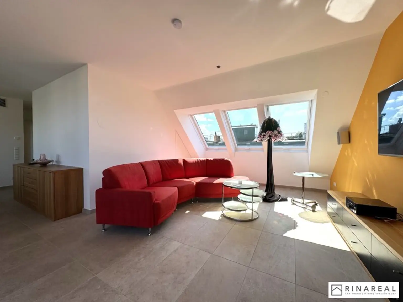 HUTWEIDENGASSE | Exklusives Penthouse mit traumhafter Dachterrasse | 3 Zimmer | ca. 99 m² Wohnfläche | teilmöbliert | zzgl. Duplex-Stellplatz
