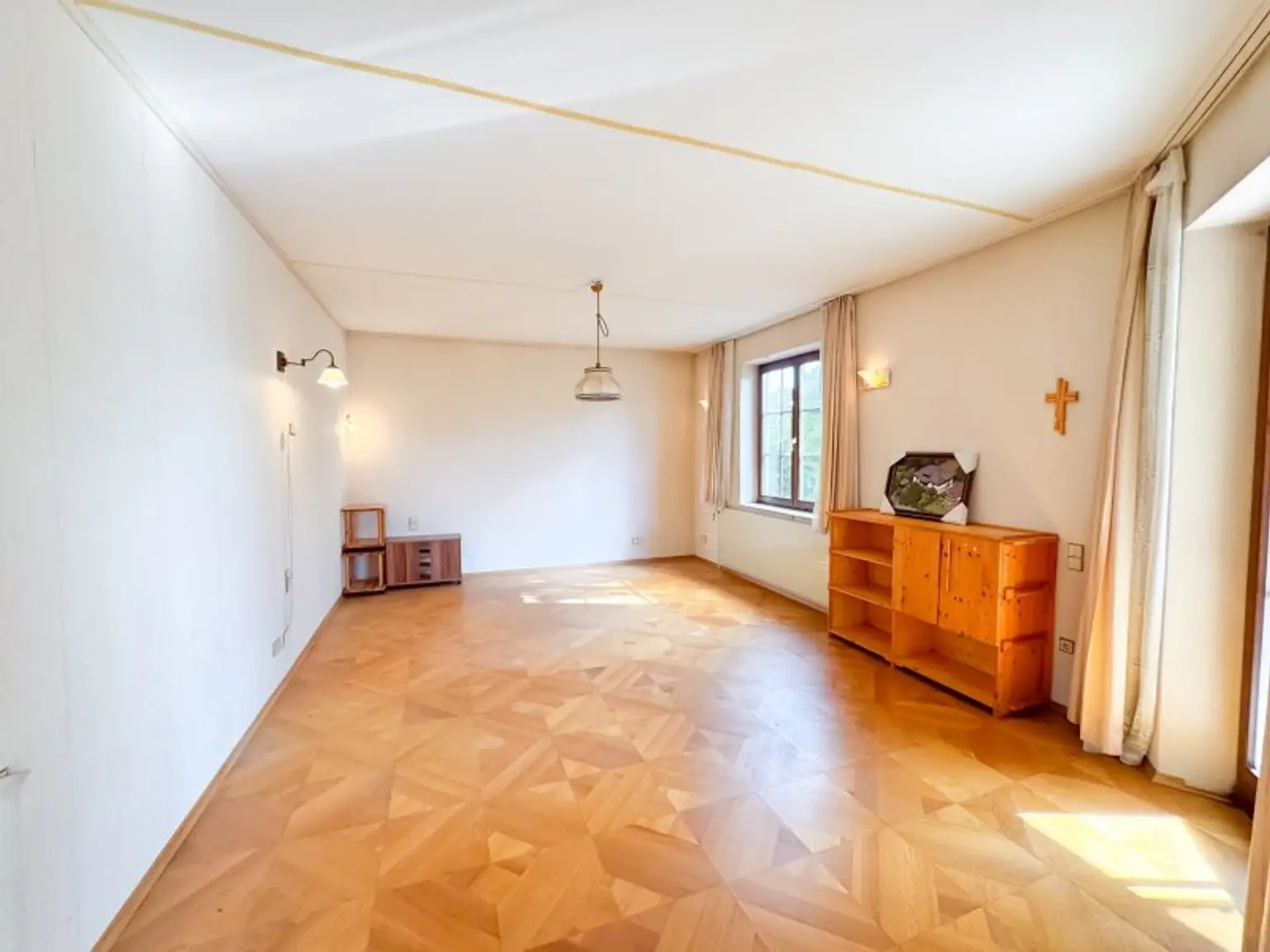 🏡 Großzügiges Einfamilienhaus mit Werkstattkeller, Garage & Terrasse in Stockerau mit Ausbaupotenzial!