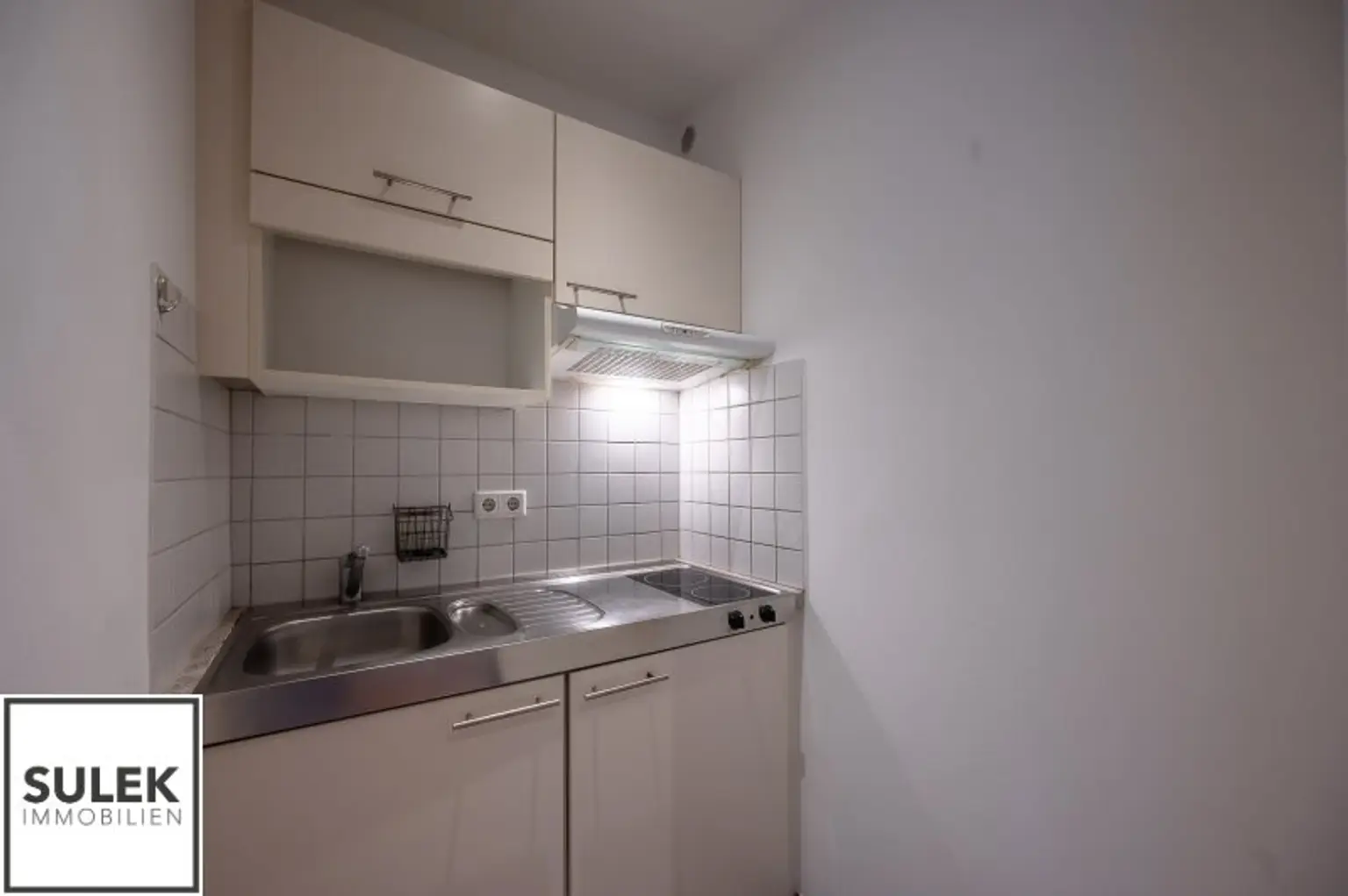 Single-Dachgeschoss-Wohnung mit Terrasse  in Bestlage des 9. Bezirks!
