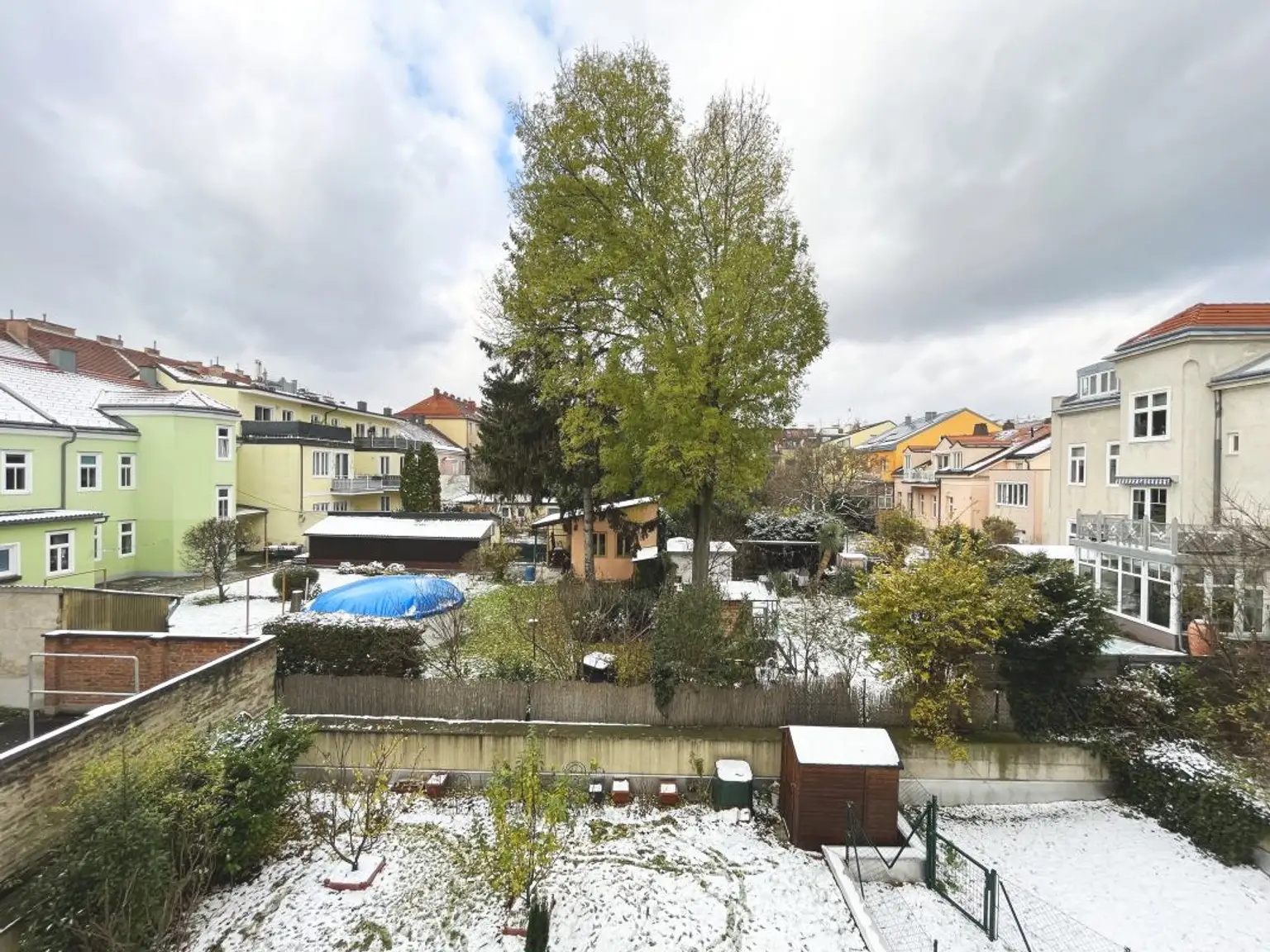 Ruhige 2-Zimmer-Wohnung mit traumhafter Freifläche - mit Blick
in den ruhigen begrünten Innenhof!