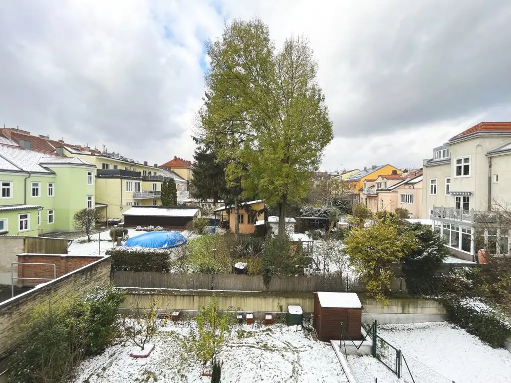 Ruhige 2-Zimmer-Wohnung mit traumhafter Freifläche - mit Blick
in den ruhigen begrünten Innenhof!