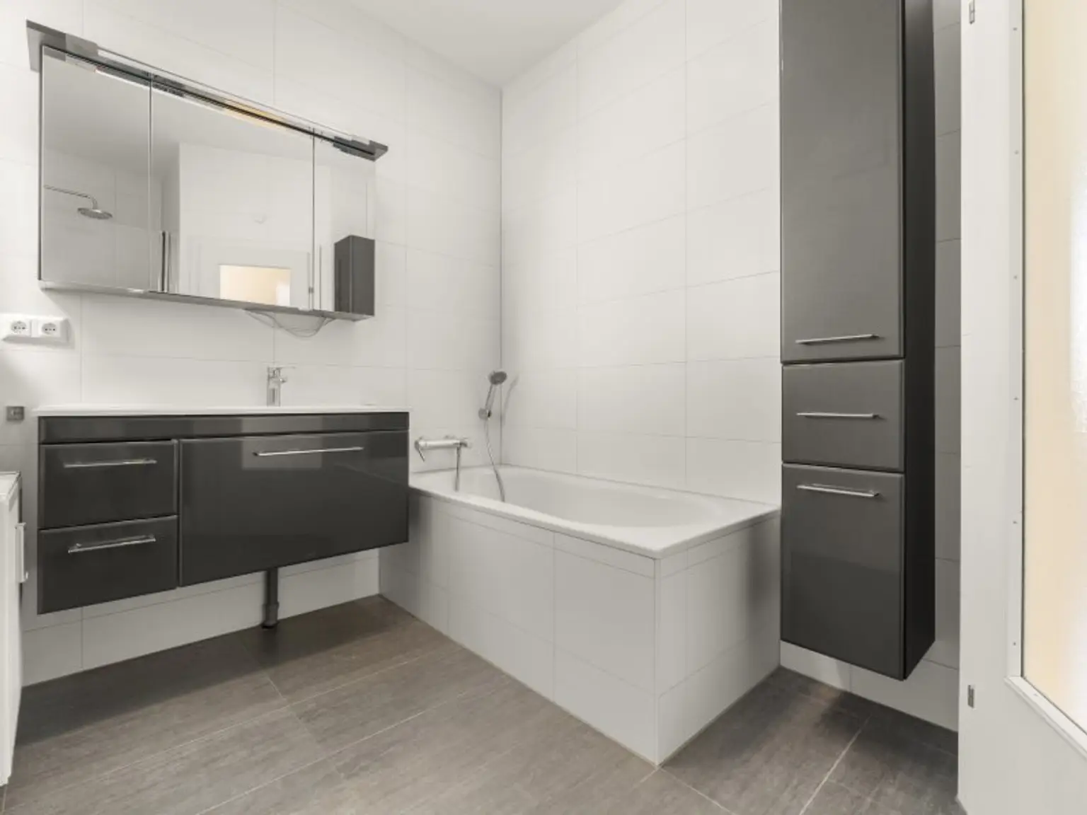 Traumhafte und junge 4 Zimmer 110m² Terrassenwohnung plus 2 Tiefgaragenplätze - Stadtwohnung - Hans-Sachs-Straße
