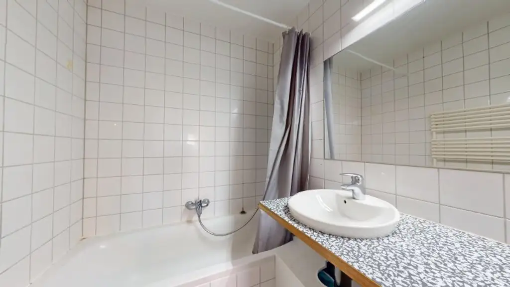 Gemütliche 2 Zimmerwohnung in Laxenburg. Toplage. Provisionsfrei. Schlicht, Simpel, Vernünftig.