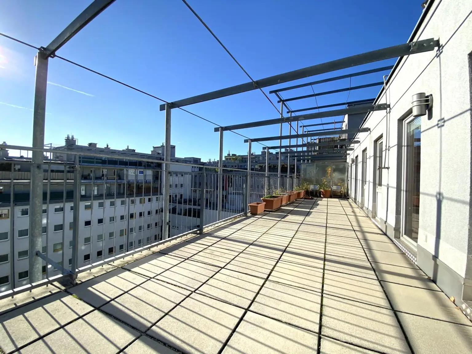 DG-Wohnung mit 2 Terrassen auf Wohnebene und phänomenalem Fernblick über Wien