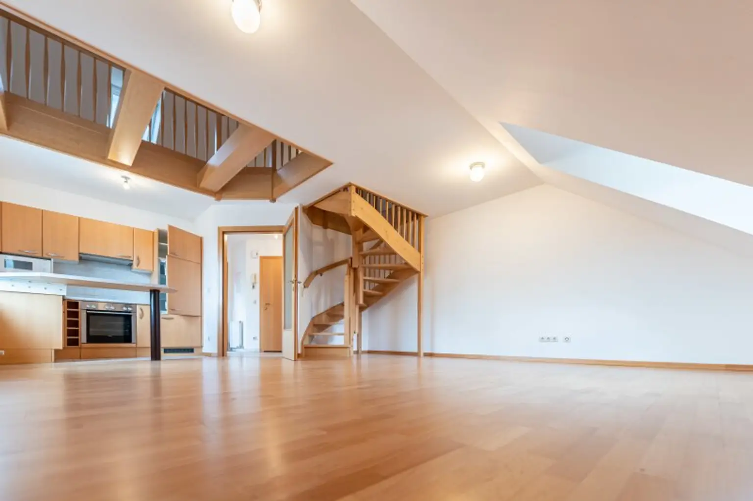 Großzügige Maisonette-Wohnung in ruhiger Lage