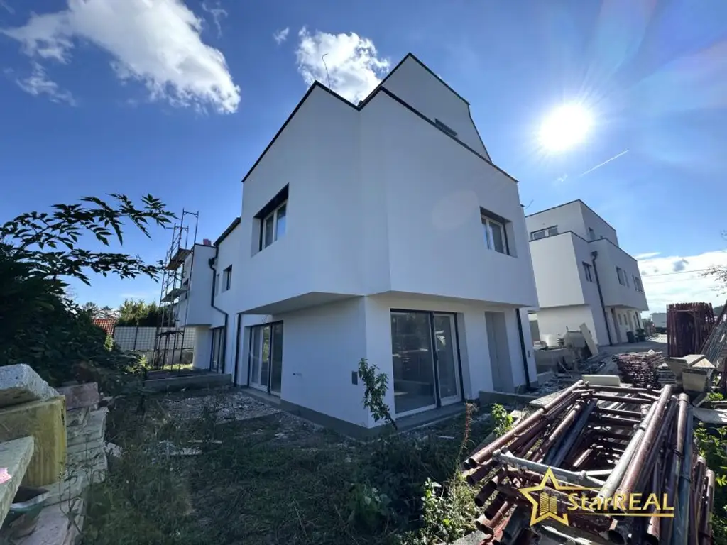 NOCH 1 EINZELHAUS (SCHLÜSSELFERTIG) FREI! 5 ZIMMER/ 3 BADEZIMMER/ 3 TOILETTEN. INKLUSIVE STELLPLATZ.