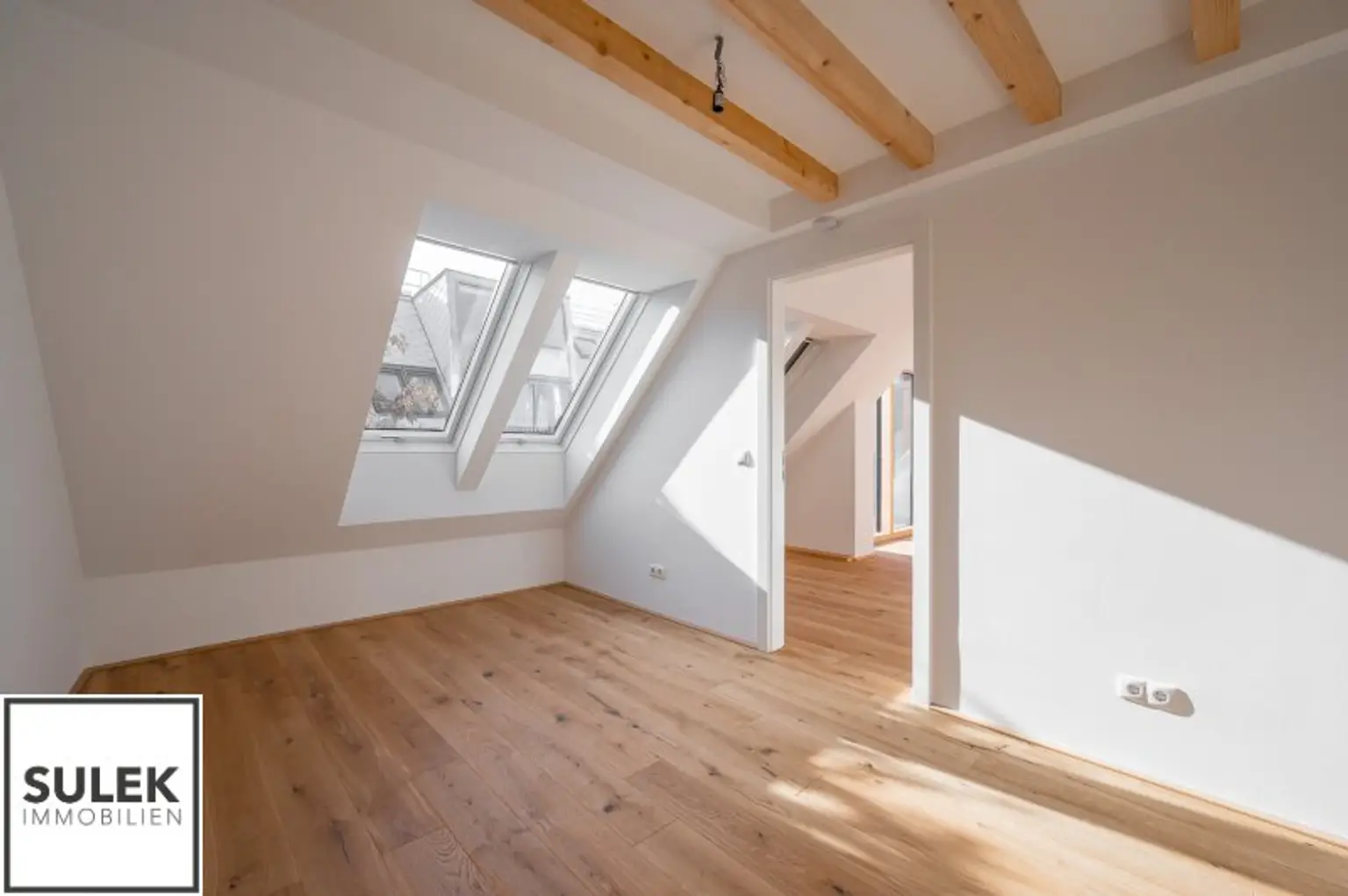 lichtdurchfluteter DG-Erstbezug mit offener Galerie und hochwertiger Ausstattung