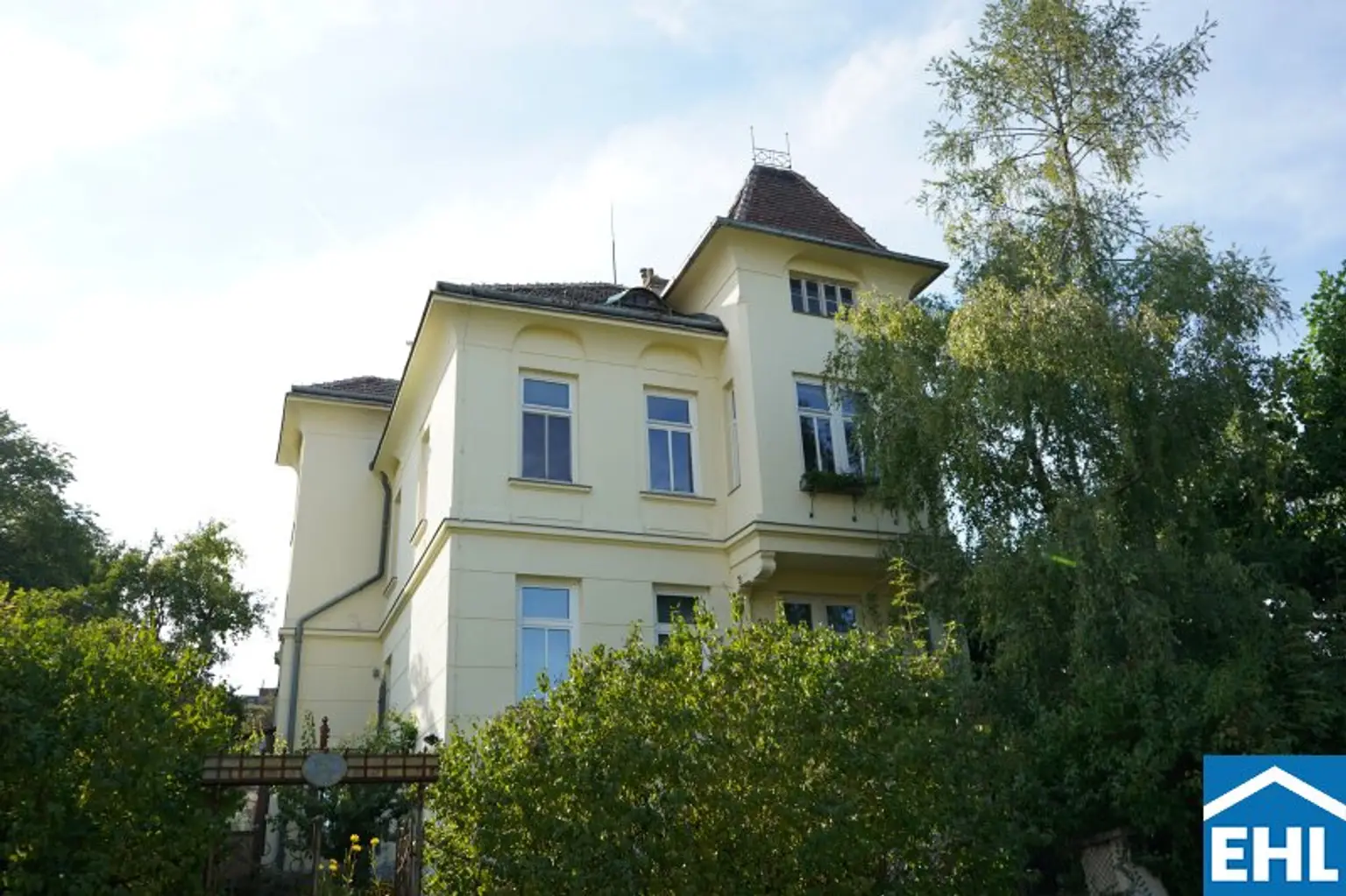 Historische Villa mit Baugrund in exklusivster Lage des 13. Bezirks