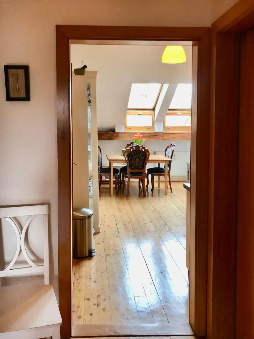 Charmante 3-Zimmer-Dachgeschosswohnung mit Lift am Opernring – Urbanes Wohnen im Herzen von Graz