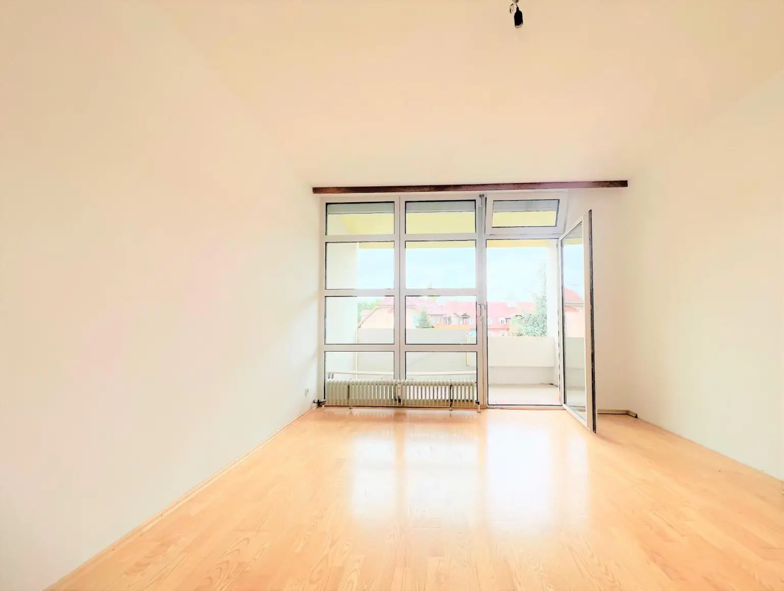 TOLLE WOHNUNG IN RUHIGER LAGE - TIEFGARAGENPLATZ INKLUSIVE