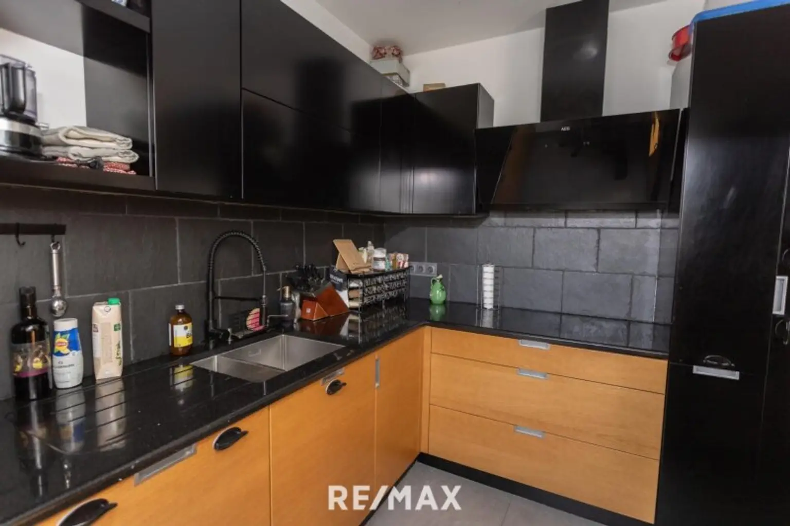 Herrliche DG-Maisonette mit 2 Hof-Terrassen bei der Volksoper, Währinger Straße