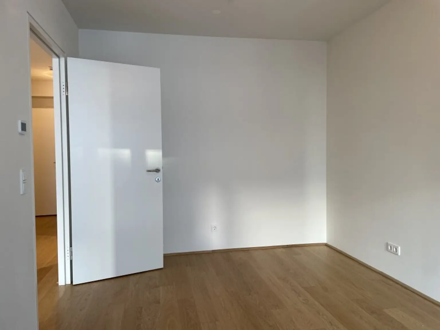 ***** Belvedereblick: unbefristete 3 Zimmer Neubau mit Loggia ab August zur Vermietung *****