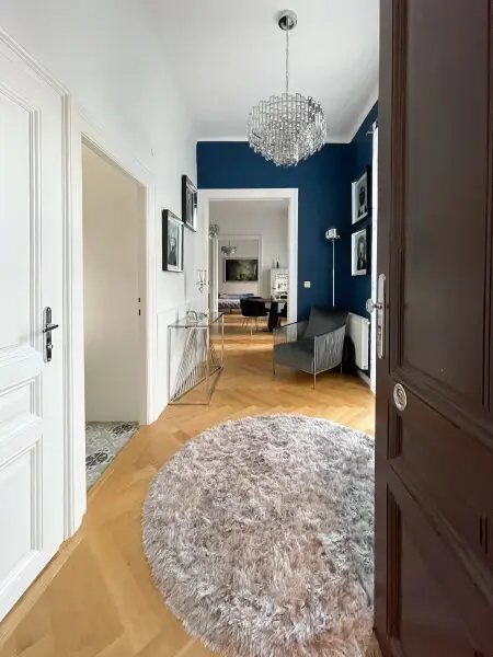 Exklusive Altbau-Residenz mit modernster Technik – hofseitige 2-Zimmerwohnung mit Balkon beim Naschmarkt