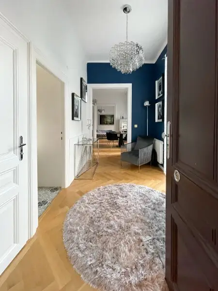 Exklusive Altbau-Residenz mit modernster Technik – hofseitige 2-Zimmerwohnung mit Balkon beim Naschmarkt