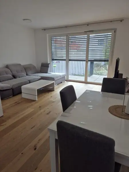 3 Zimmer Mietwohnung mit Loggia und Garage auf Wunsch