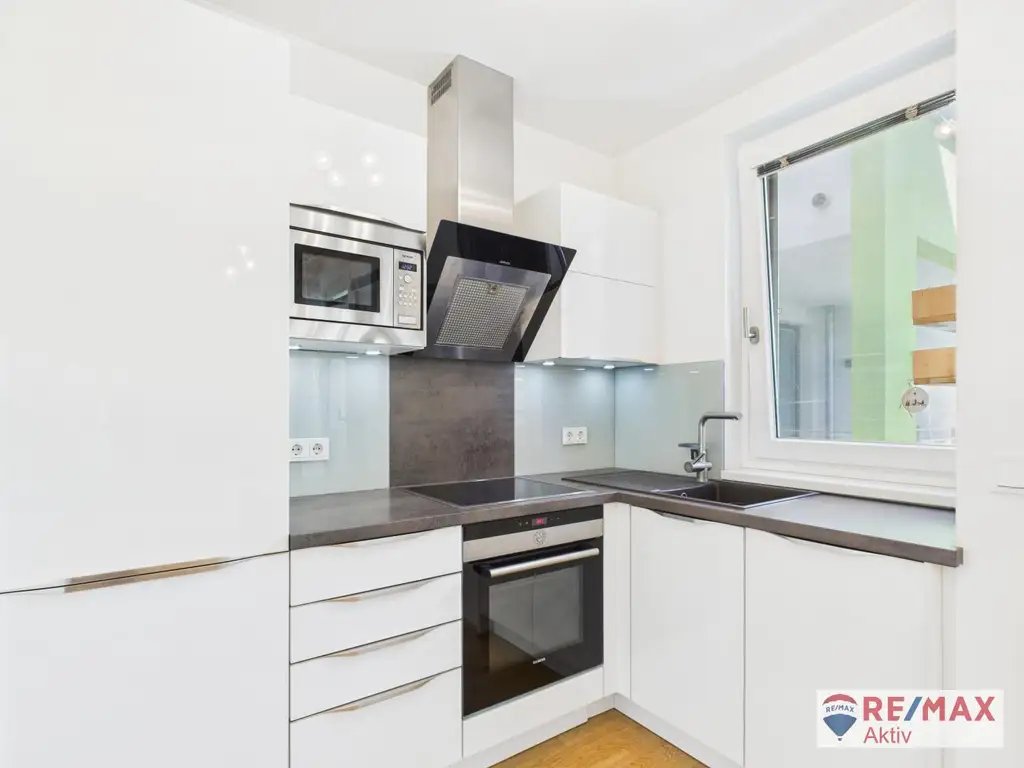 Helle 2-Zimmer Wohnung mit Loggia, Tiefgarage & perfekter Anbindung