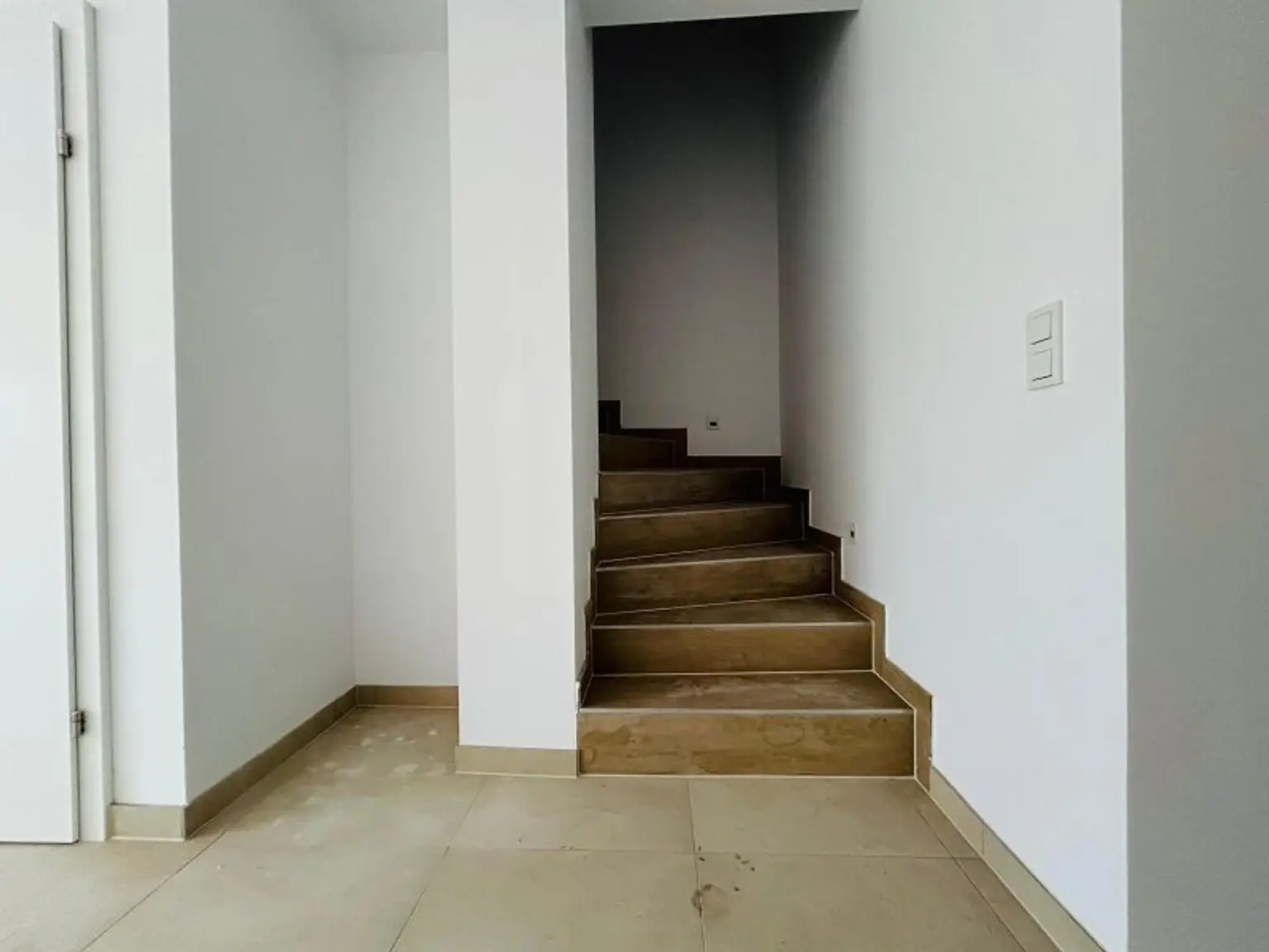 Traumhafte Doppelhaushälfte - Erstbezug, 5 Zimmer, Garten, Terrasse, 2 Stellplätze - Nähe Bahnhof!