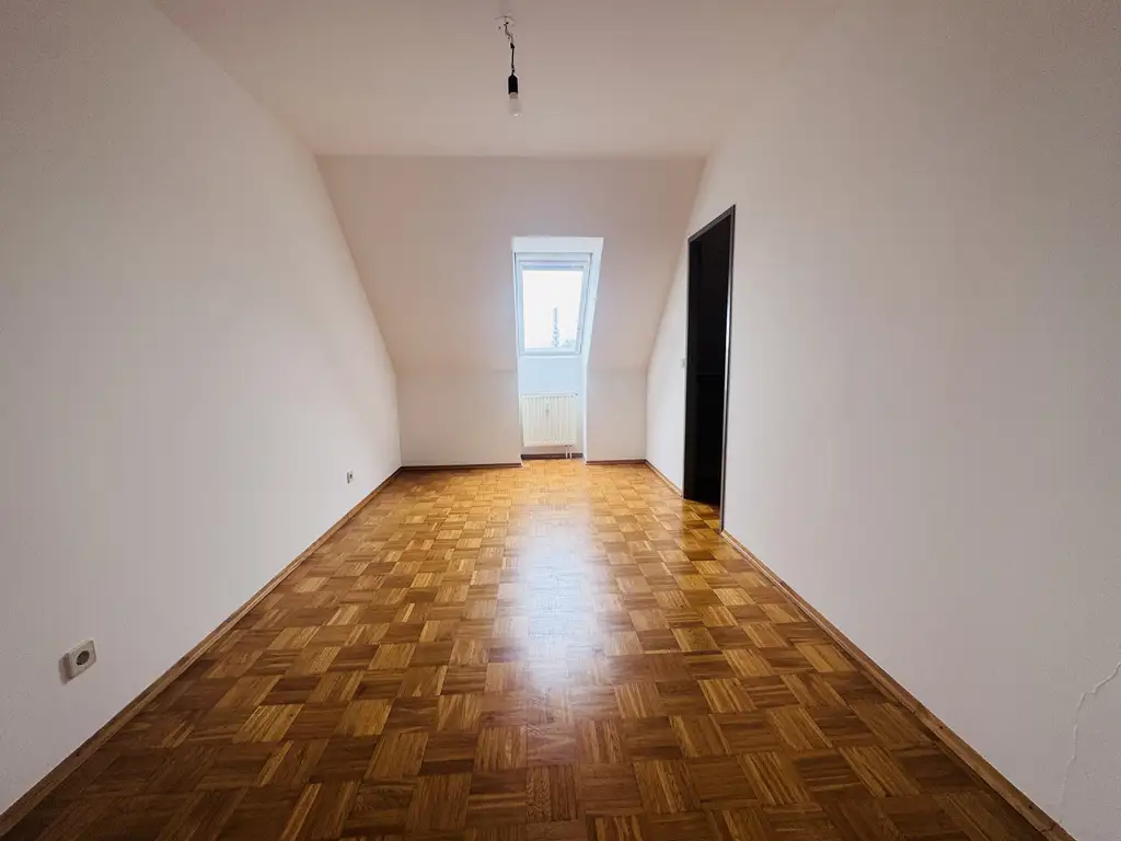 Großzügige 3-Zimmer-Maisonette mit Balkon & Garagenplatz im Dachgeschoss