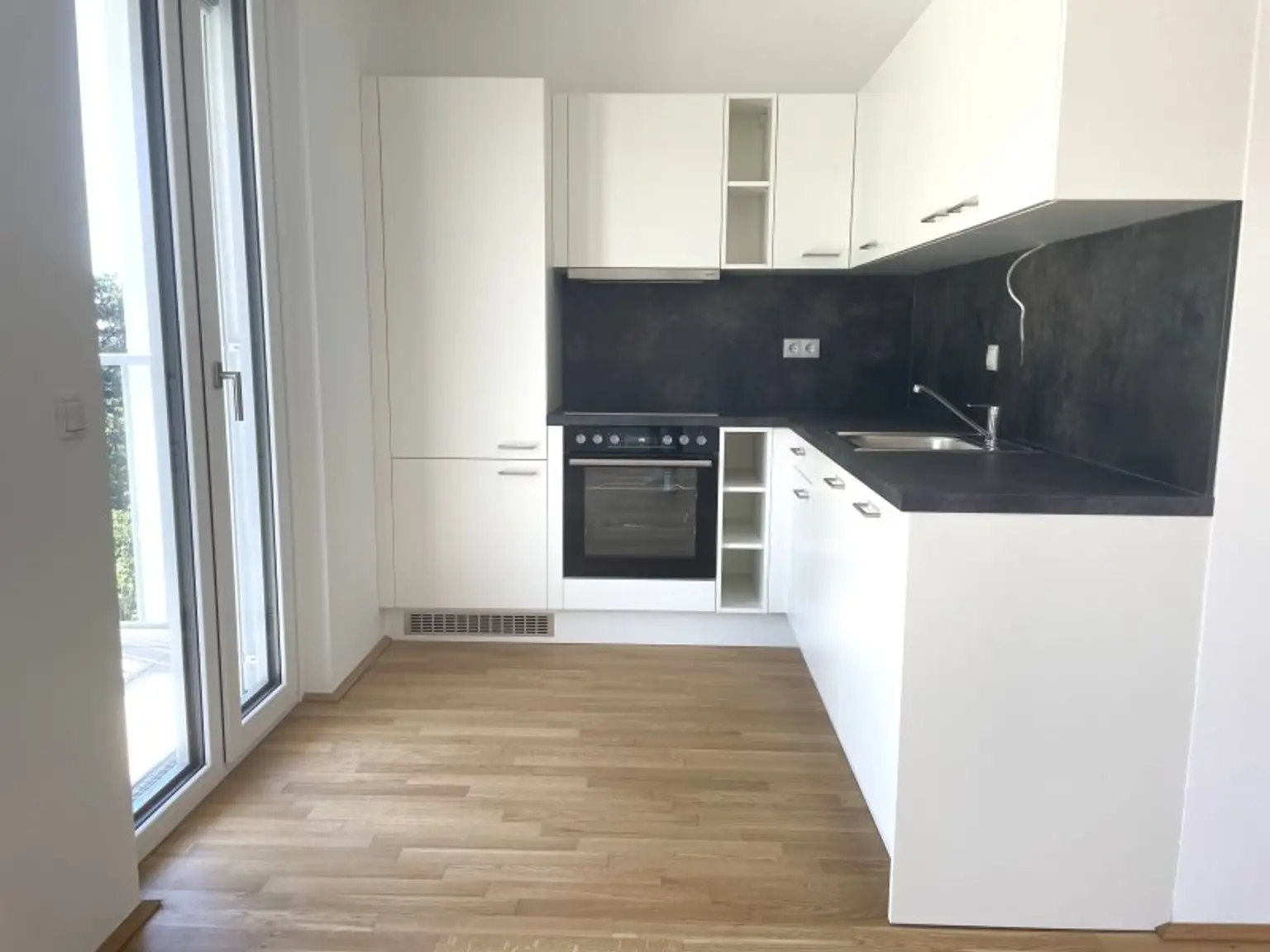 Wunderbare 2-Zimmer Wohnung in ruhiger Lage mit Blick über die Skyline! Ab 01.11