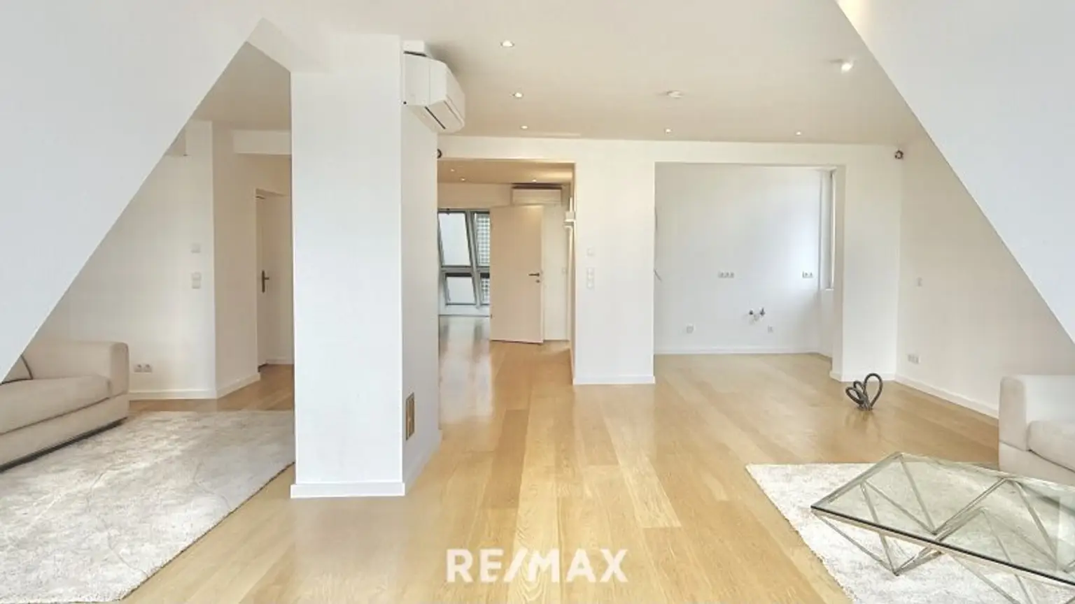 Ansicht Wohn- Essbereich und offene Küche