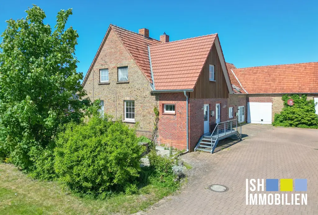 Fredenbeck-Schwinge: Schöne 2-Zimmer-Wohnung im OG eines Resthofes in ruhiger Lage