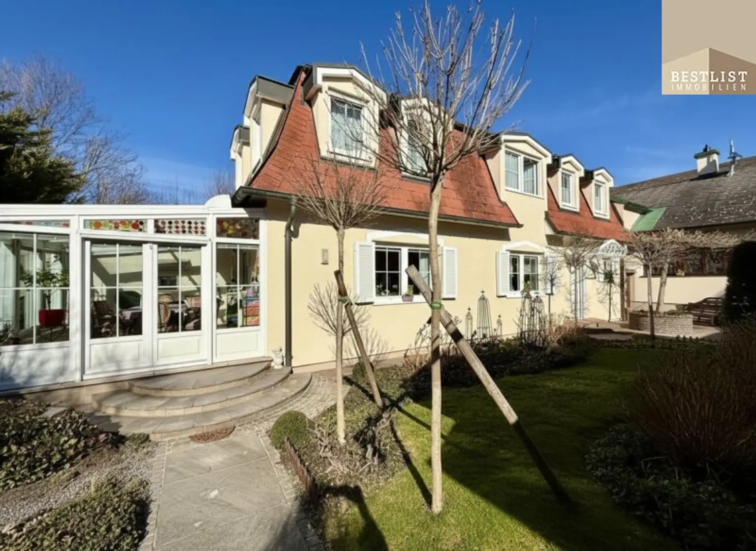 Der Sommer kommt bestimmt! Landhausstil mit 2 Wohneinheiten - lichtdurchflutet!