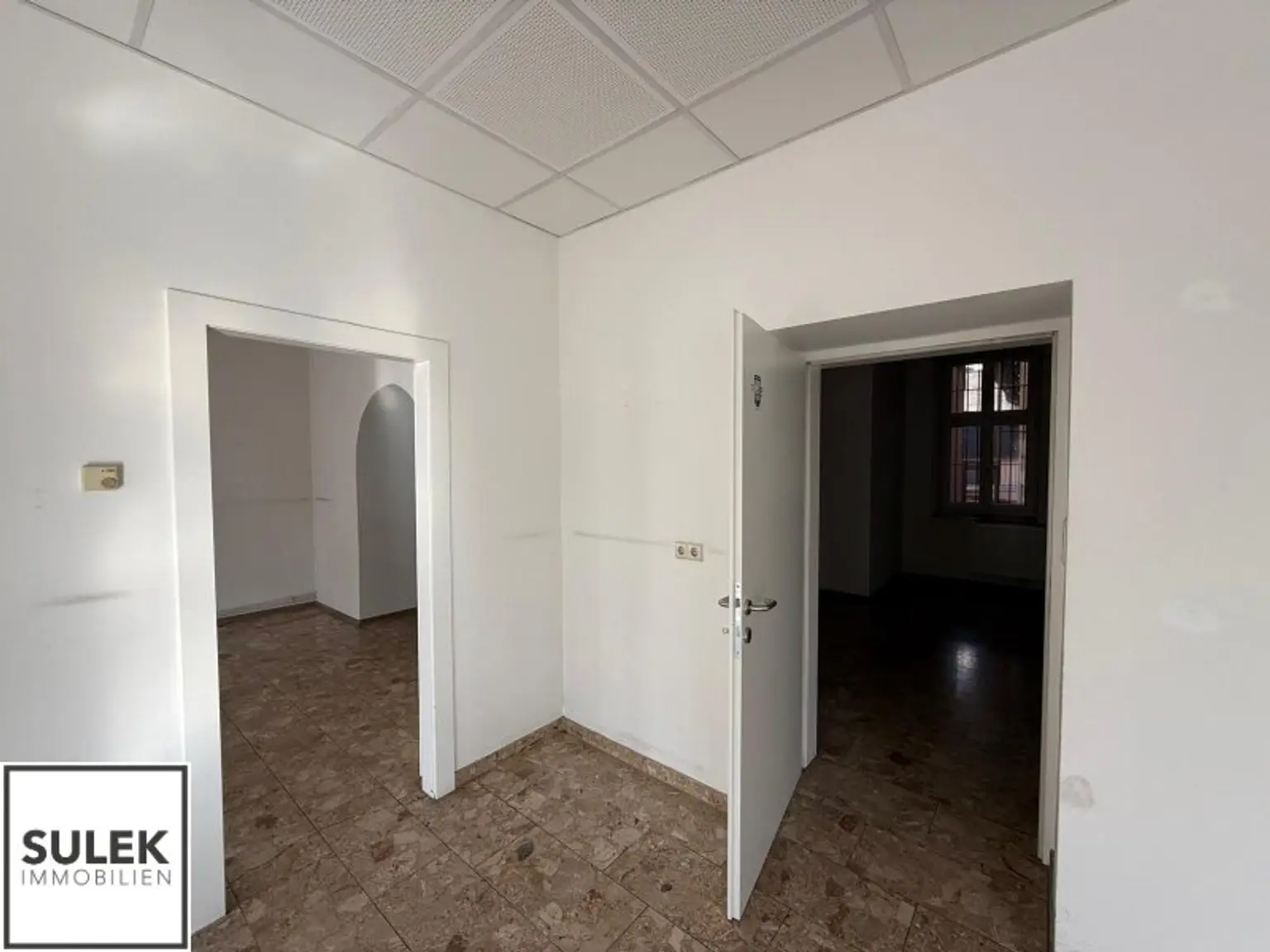 Ganzes Haus zu mieten: 1 Geschäftslokal, 1 Büro, 2 Wohnungen nahe U1