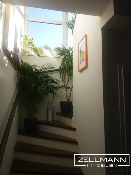 „Ein Ort zum Aufatmen – Lichtdurchflutete Dachterrassen-Maisonette mit Stil“ | ZELLMANN IMMOBILIEN