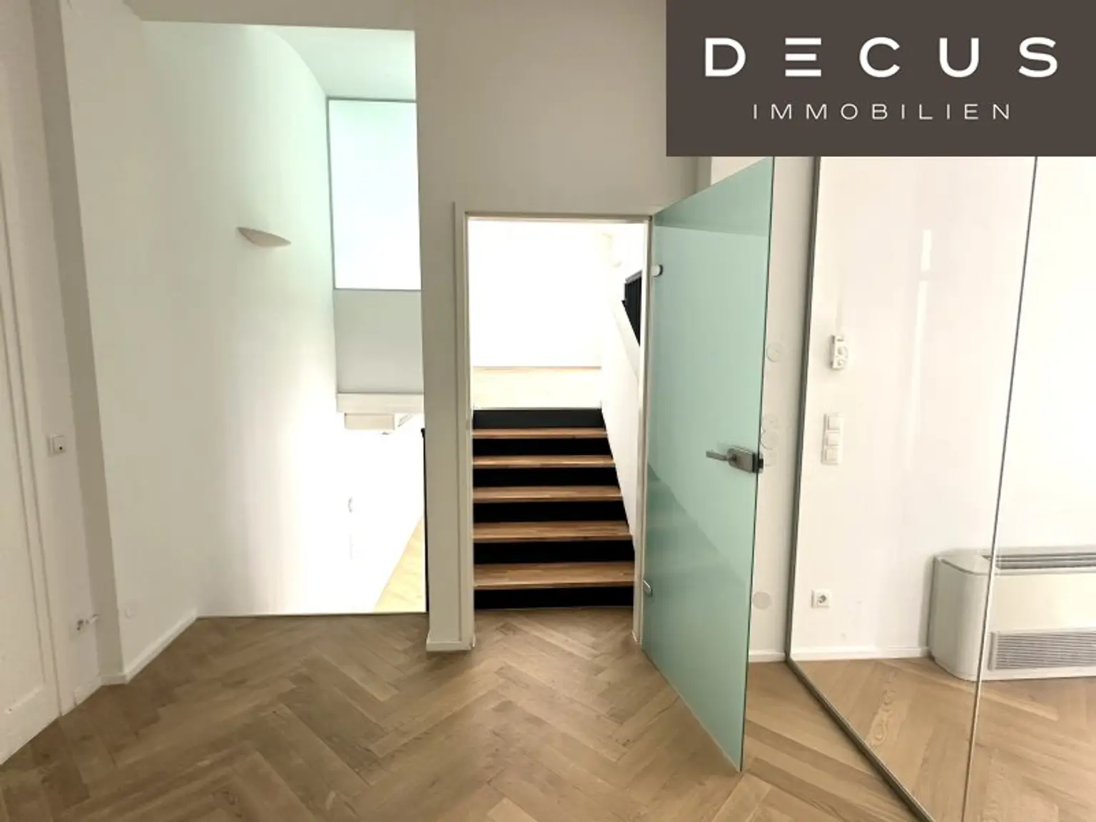 + + + REPRÄSENTATIVER ALTBAU + + + TOP CITY LAGE + + + 10 Räume + + +