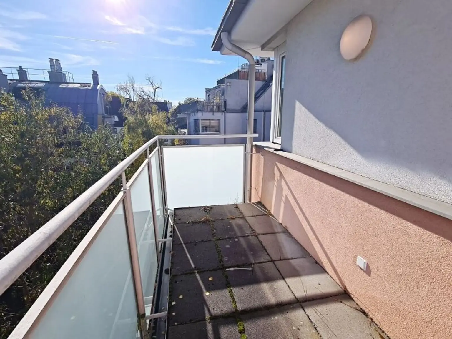 DACHGESCHOSS, Daringergasse, sonnige 76 m2 Neubau mit 6 m2 Balkon, 2 Zimmer, Wohnküche, Wannenbad, Parketten, Grünblick